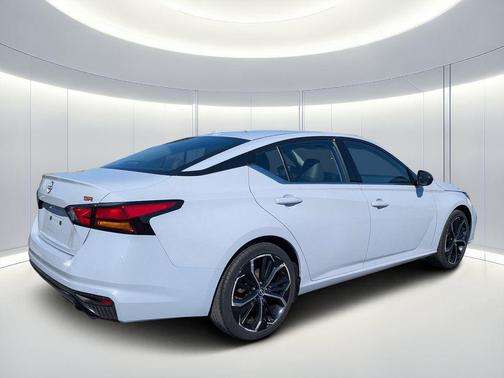 2023 Nissan Altima SR FWD