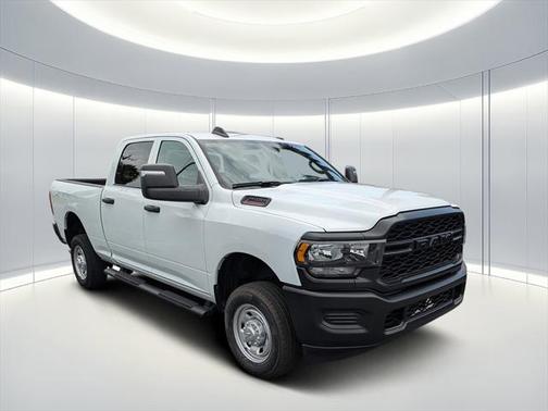 2024 RAM 2500 Tradesman Crew Cab 4x4 6'4' Box