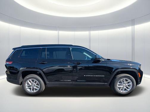 Diamond Black Crystal Pearlcoat 2026 Jeep Grand Cherokee L Altitude