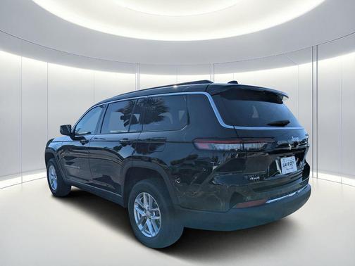 Diamond Black Crystal Pearlcoat 2026 Jeep Grand Cherokee L Altitude