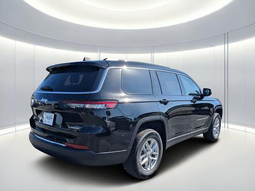 Diamond Black Crystal Pearlcoat 2026 Jeep Grand Cherokee L Altitude