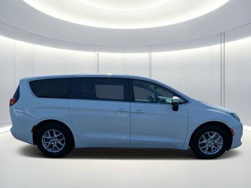Bright White Clearcoat 2023 Chrysler Voyager LX