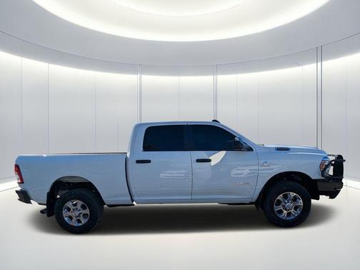 2022 RAM 2500 Big Horn Crew Cab 4x4 6'4' Box