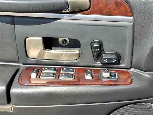 2006 Lincoln Town Car Signature