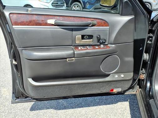 2006 Lincoln Town Car Signature