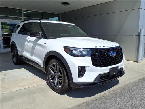 Star White 2026 Ford Explorer ST-Line