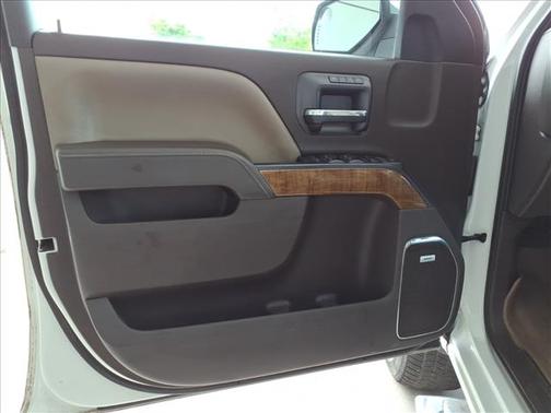 White 2017 GMC Sierra 1500 SLT