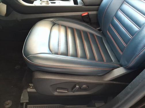 Black 2022 Ford Edge SEL