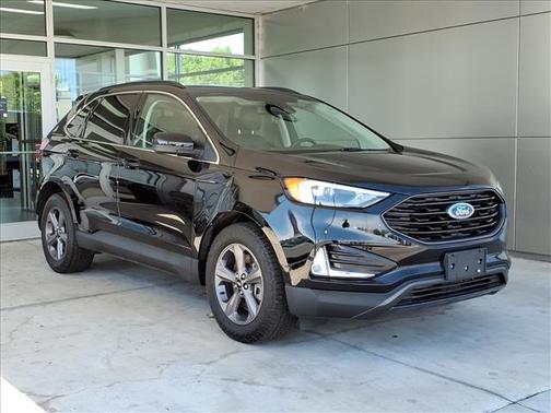 Black 2022 Ford Edge SEL