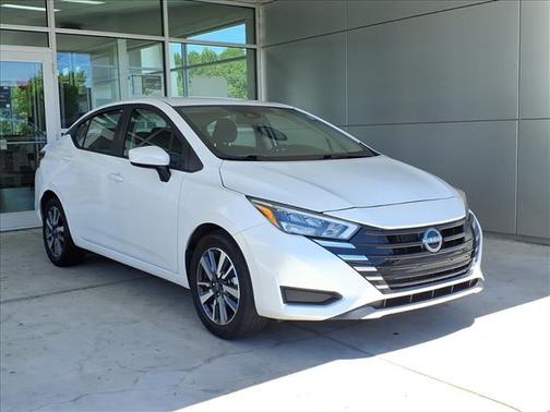 Aspen White 2025 Nissan Versa 1.6 SV