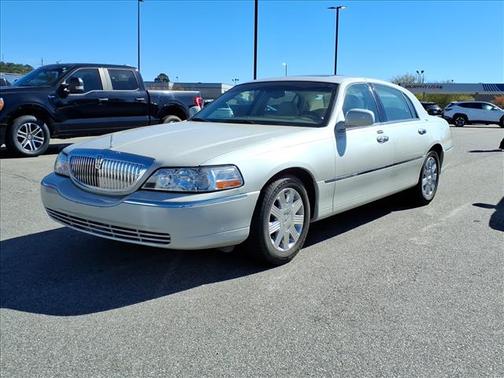 2005 Lincoln Town Car Signature Limited