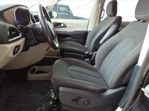 2020 Chrysler Voyager LX