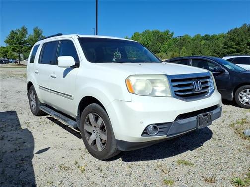 White 2015 Honda Pilot Touring