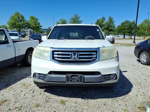 White 2015 Honda Pilot Touring