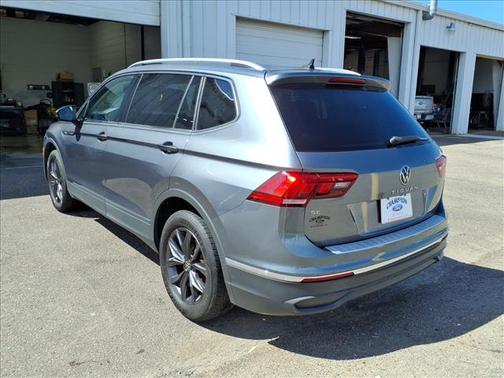 Platinum Gray Metallic 2023 Volkswagen Tiguan 2.0T SE
