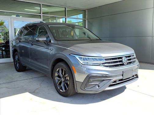 Platinum Gray Metallic 2023 Volkswagen Tiguan 2.0T SE