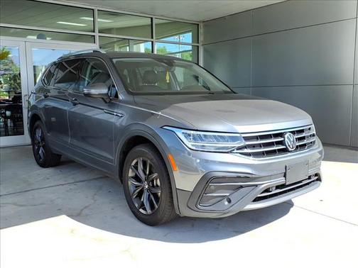 Platinum Gray Metallic 2023 Volkswagen Tiguan 2.0T SE