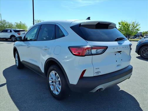 White 2022 Ford Escape SE