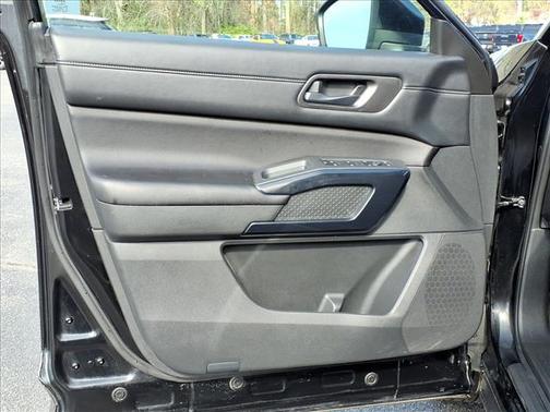 Black 2024 Nissan Pathfinder SV