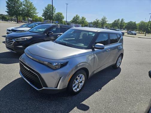 Gray 2025 Kia Soul LX