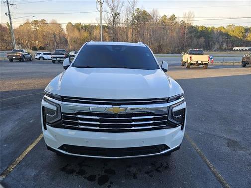 2025 Chevrolet Suburban LT