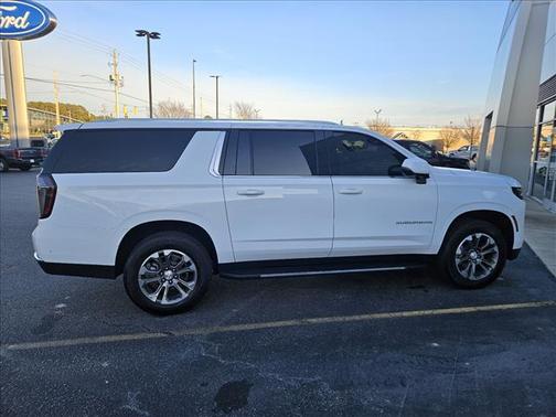 2025 Chevrolet Suburban LT