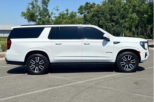 2022 GMC Yukon XL 4WD AT4