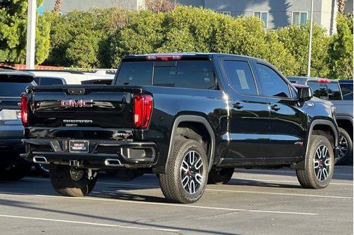 2025 GMC Sierra 1500 AT4