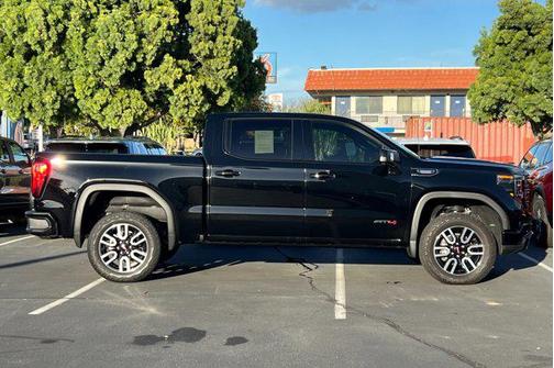 2025 GMC Sierra 1500 AT4