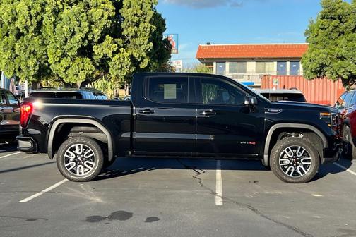 2025 GMC Sierra 1500 AT4
