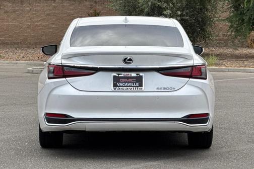2019 Lexus ES 300h Base