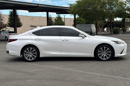 2019 Lexus ES 300h Base