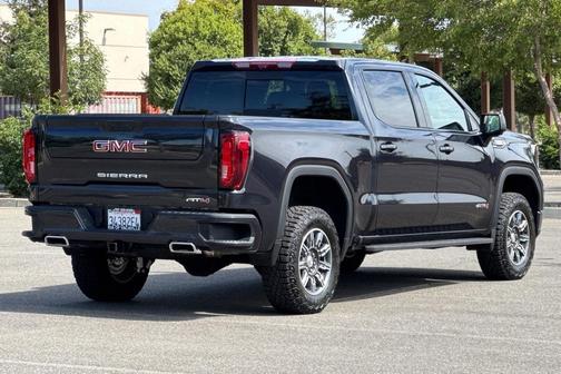 2025 GMC Sierra 1500 AT4