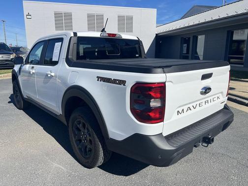 OXFORD WHITE 2024 Ford Maverick Lariat