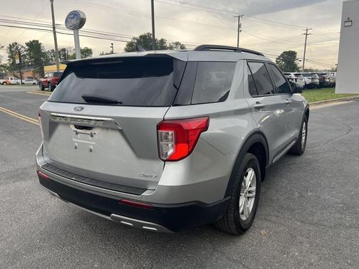 ICONIC SILVER METALLIC 2023 Ford Explorer XLT