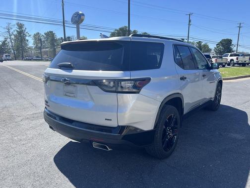 Silver Ice Metallic 2021 Chevrolet Traverse Premier