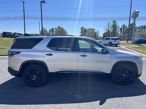 Silver Ice Metallic 2021 Chevrolet Traverse Premier