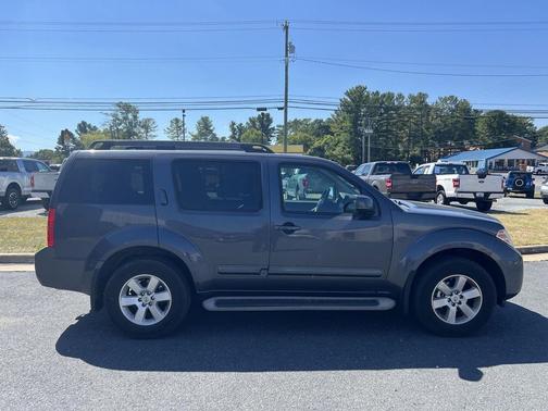 2010 Nissan Pathfinder SE