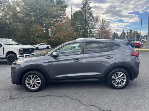 2018 Hyundai TUCSON SE