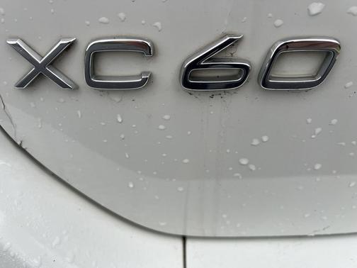 Crystal White Pearl 2014 Volvo XC60 T6 R-Design