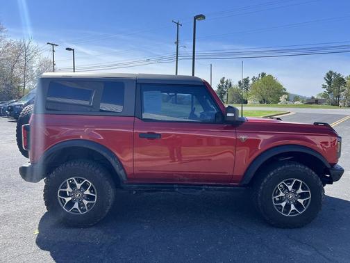 HOT PEPPER RED MET TINT CC 2023 Ford Bronco Badlands