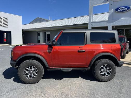 HOT PEPPER RED MET TINT CC 2023 Ford Bronco Badlands