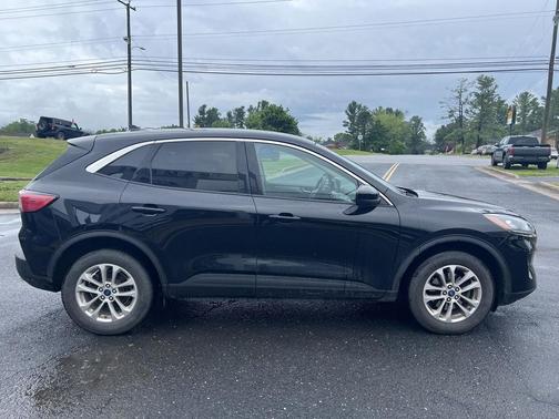 AGATE BLACK METALLIC 2020 Ford Escape SE