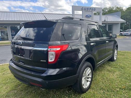 TUXEDO BLACK METALLIC 2011 Ford Explorer XLT