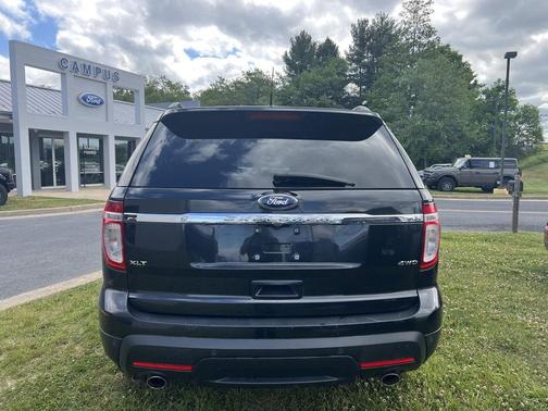 TUXEDO BLACK METALLIC 2011 Ford Explorer XLT