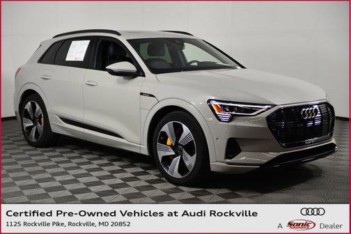 2022 Audi e-tron Premium Plus