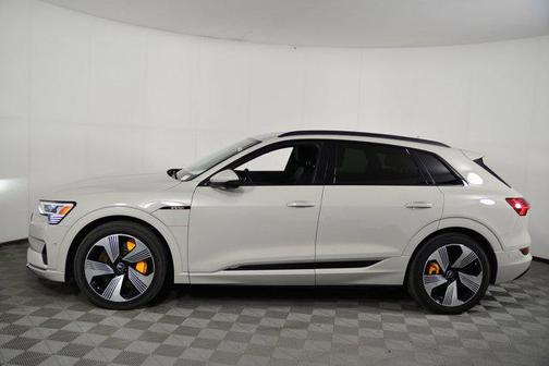 2022 Audi e-tron Premium Plus
