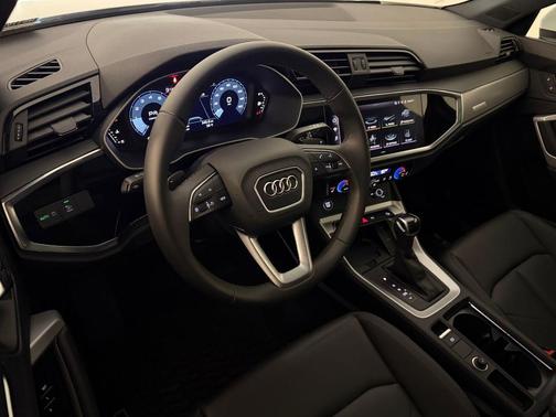 Arkona White 2025 Audi Q3 45 S line Premium