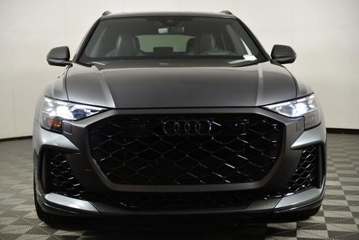 Daytona Gray Pearl Effect 2026 Audi RS Q8 performance