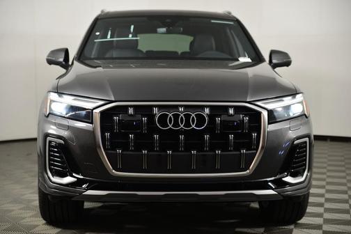 Samurai Gray Metallic 2026 Audi Q7 PLUS